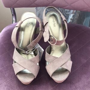 Brand new gray suede heels